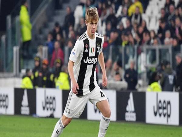 Tin Juventus 6/1: Juve sẵn sàng bán sao trẻ Nicolussi Caviglia